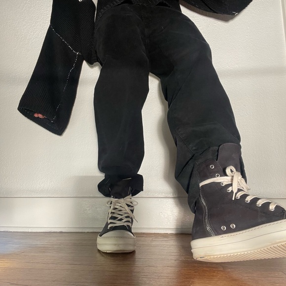 2000s Burberry’s Baggy Jeans - Picture 4 of 16